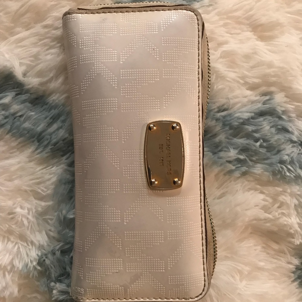 White Michael Kors Wallet